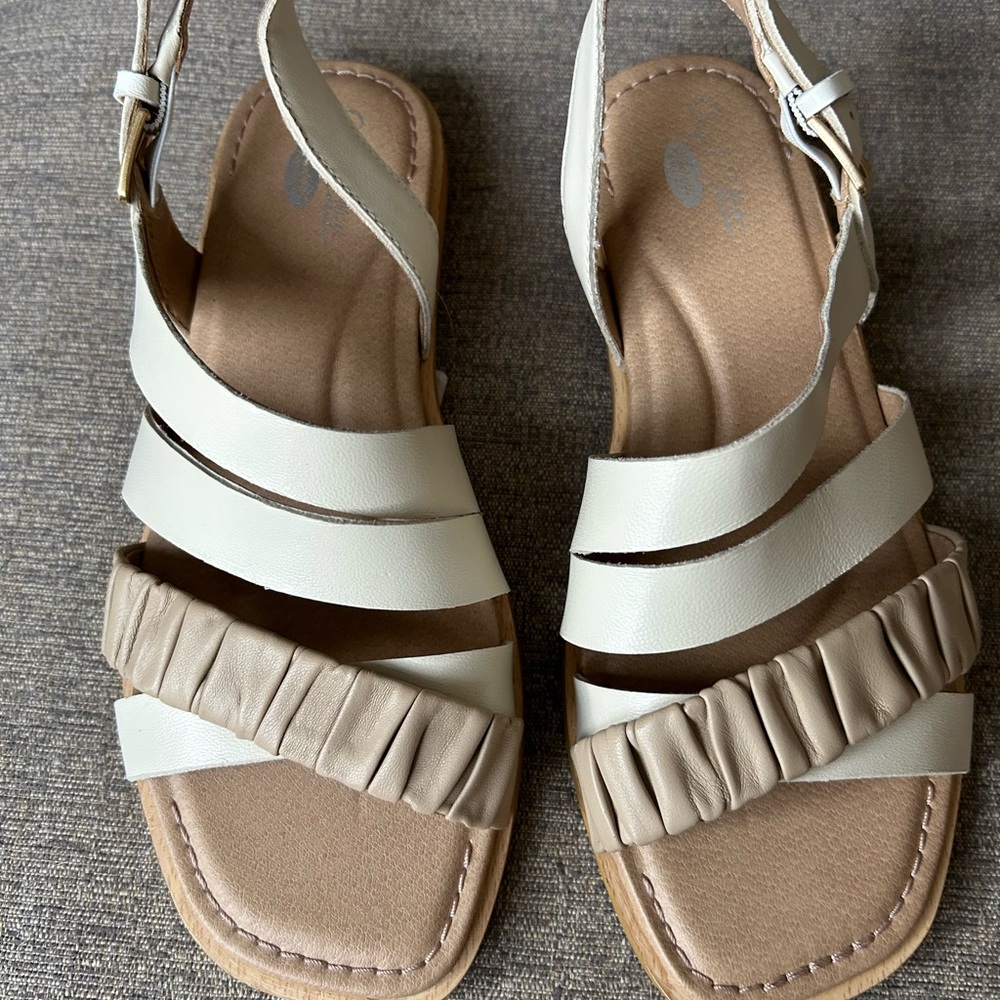 Dr. Scholl's Cream and Taupe Leather Sandals